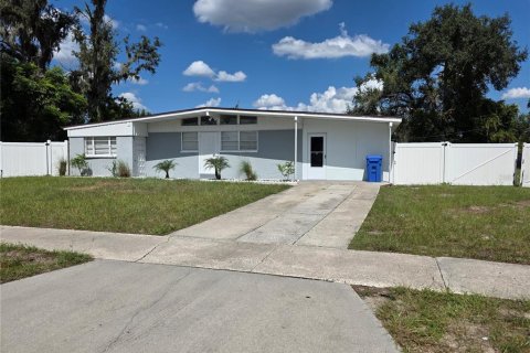 House in Tampa, Florida 3 bedrooms, 123.28 sq.m. № 1913737 - photo 1