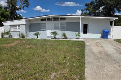 House in Tampa, Florida 3 bedrooms, 123.28 sq.m. № 1913737 - photo 4