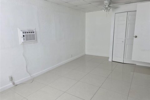 House in Tampa, Florida 3 bedrooms, 123.28 sq.m. № 1913737 - photo 11