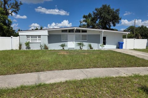 House in Tampa, Florida 3 bedrooms, 123.28 sq.m. № 1913737 - photo 2