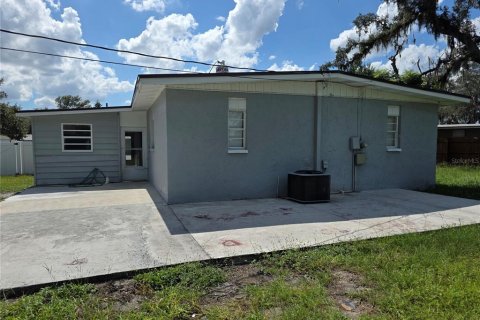 House in Tampa, Florida 3 bedrooms, 123.28 sq.m. № 1913737 - photo 25