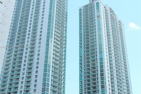 Condominio en Miami, Florida, 1 dormitorio  № 2019919