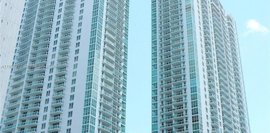 Condominio en Miami, Florida, 1 dormitorio  № 2019919