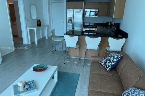Condominio en alquiler en Miami, Florida, 1 dormitorio, 59.36 m2 № 2019919 - foto 3