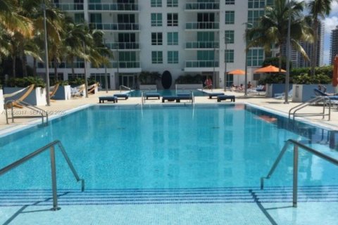 Condominio en alquiler en Miami, Florida, 1 dormitorio, 59.36 m2 № 2019919 - foto 15