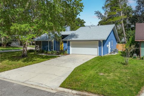 House in Gainesville, Florida 3 bedrooms, 112.23 sq.m. № 2400269 - photo 2
