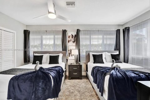 Villa ou maison à louer à Hollywood, Floride: 6 chambres, 271.46 m2 № 2297685 - photo 28