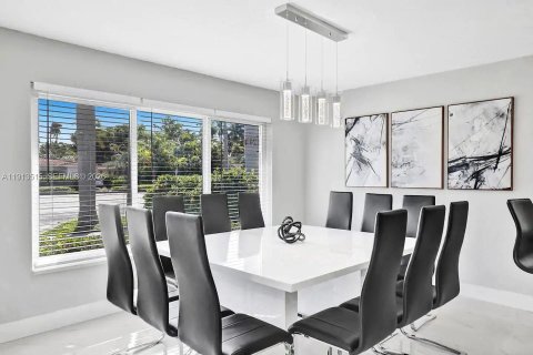Villa ou maison à louer à Hollywood, Floride: 6 chambres, 271.46 m2 № 2297685 - photo 20