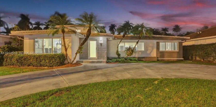 Villa ou maison à Hollywood, Floride 6 chambres, 271.46 m2 № 2297685