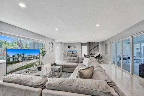 Villa ou maison à louer à Hollywood, Floride: 6 chambres, 271.46 m2 № 2297685 - photo 8