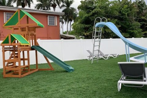 Villa ou maison à louer à Hollywood, Floride: 6 chambres, 271.46 m2 № 2297685 - photo 13