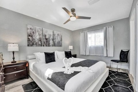 Villa ou maison à louer à Hollywood, Floride: 6 chambres, 271.46 m2 № 2297685 - photo 10
