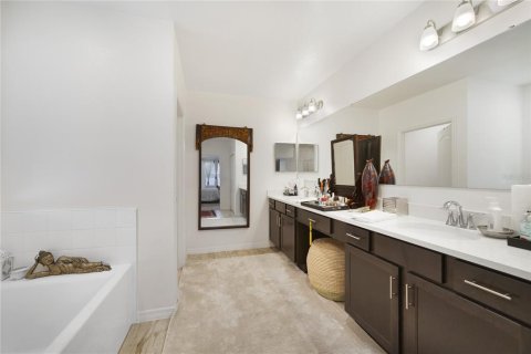 House in Davenport, Florida 4 bedrooms, 202.71 sq.m. № 1194975 - photo 6