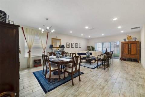 House in Davenport, Florida 4 bedrooms, 202.71 sq.m. № 1194975 - photo 2