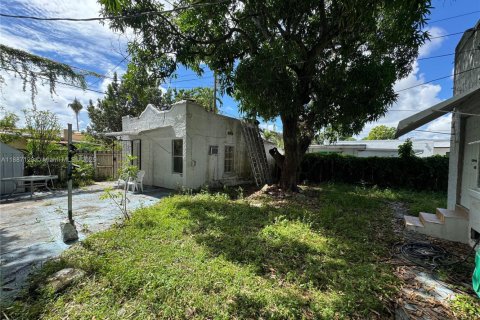 House in Miami, Florida 2 bedrooms, 199.46 sq.m. № 1932726 - photo 7