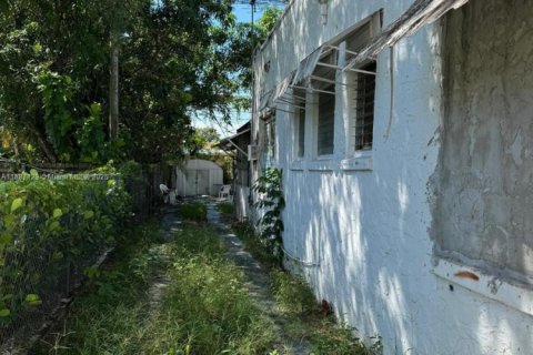 House in Miami, Florida 2 bedrooms, 199.46 sq.m. № 1932726 - photo 2