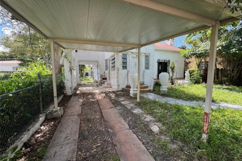House in Miami, Florida 2 bedrooms, 199.46 sq.m. № 1932726 - photo 8