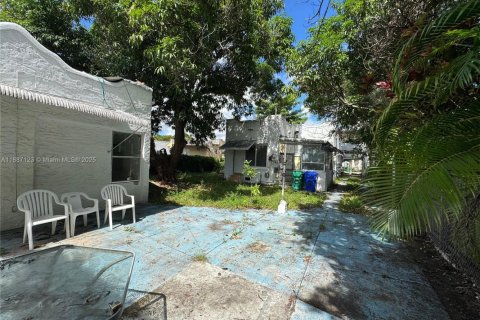 House in Miami, Florida 2 bedrooms, 199.46 sq.m. № 1932726 - photo 6