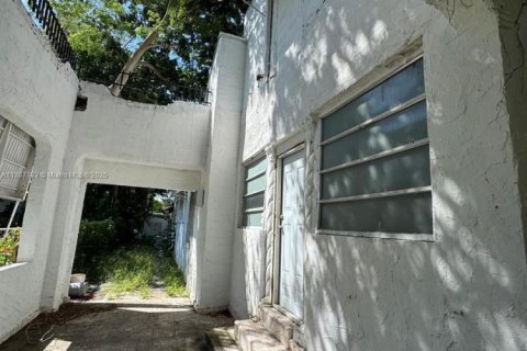 House in Miami, Florida 2 bedrooms, 199.46 sq.m. № 1932726 - photo 3