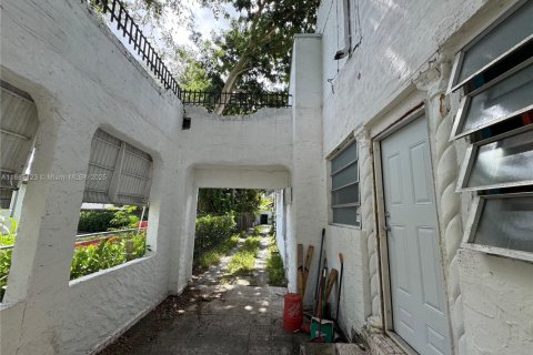 House in Miami, Florida 2 bedrooms, 199.46 sq.m. № 1932726 - photo 5
