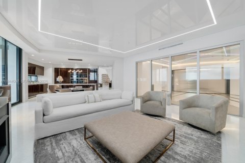 Condo in Sunny Isles Beach, Florida, 4 bedrooms  № 2001936 - photo 14