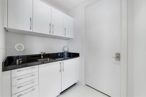 Condo in Sunny Isles Beach, Florida, 4 bedrooms  № 2001936 - photo 25