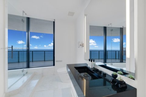 Condo in Sunny Isles Beach, Florida, 4 bedrooms  № 2001936 - photo 28