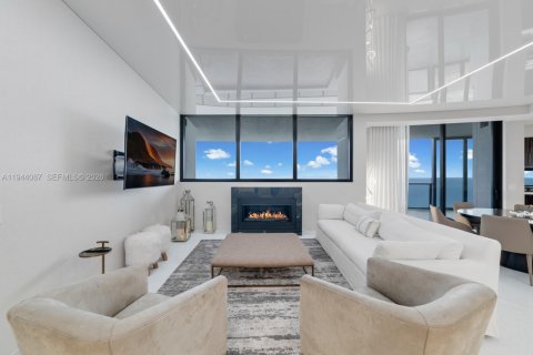 Condo in Sunny Isles Beach, Florida, 4 bedrooms  № 2001936 - photo 15