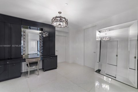 Condo in Sunny Isles Beach, Florida, 4 bedrooms  № 2001936 - photo 26