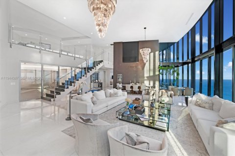 Condo in Sunny Isles Beach, Florida, 4 bedrooms  № 2001936 - photo 3
