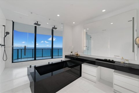 Condo in Sunny Isles Beach, Florida, 4 bedrooms  № 2001936 - photo 27