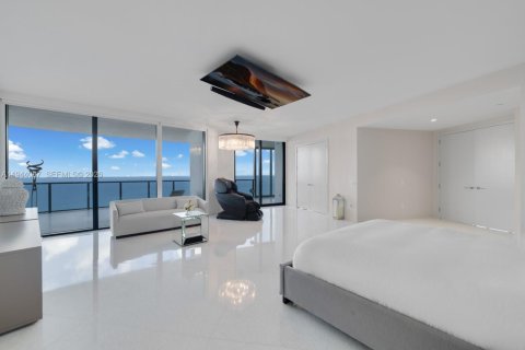 Condo in Sunny Isles Beach, Florida, 4 bedrooms  № 2001936 - photo 23