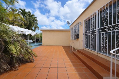 Apartment in Miami, Florida 1 bedroom, 212.93 sq.m. № 2044516 - photo 8