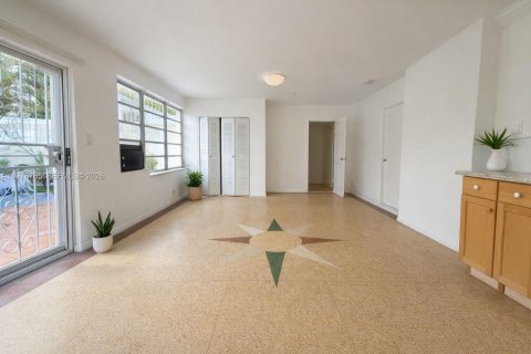 Apartment in Miami, Florida 1 bedroom, 212.93 sq.m. № 2044516