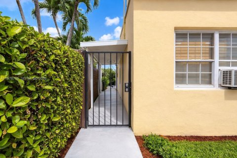 Apartment in Miami, Florida 1 bedroom, 212.93 sq.m. № 2044516 - photo 9