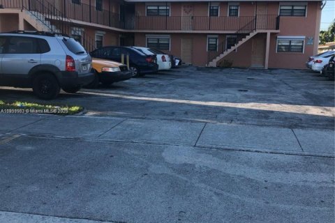 Apartamento en alquiler en Hialeah, Florida, 2 dormitorios, 691.84 m2 № 1953270 - foto 1