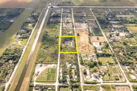 Propiedad comercial en venta en Miami, Florida № 1930455 - foto 8