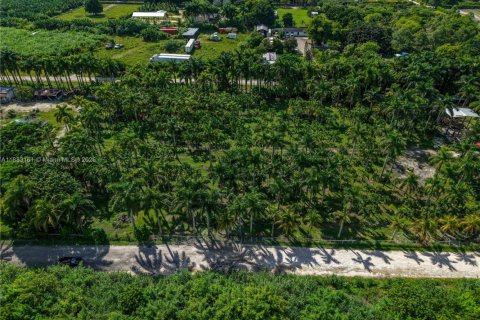 Propiedad comercial en venta en Miami, Florida № 1930455 - foto 9