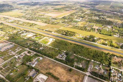 Propiedad comercial en venta en Miami, Florida № 1930455 - foto 4