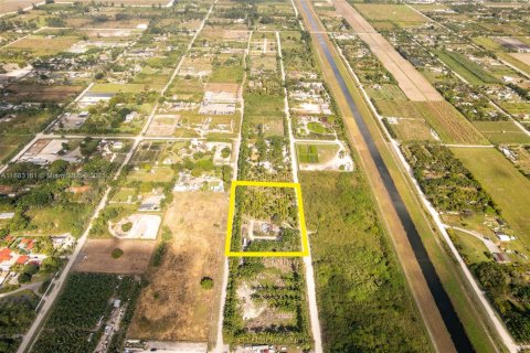 Propiedad comercial en venta en Miami, Florida № 1930455 - foto 7