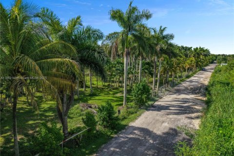 Propiedad comercial en venta en Miami, Florida № 1930455 - foto 11