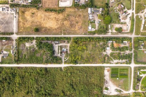 Propiedad comercial en Miami, Florida № 1930455