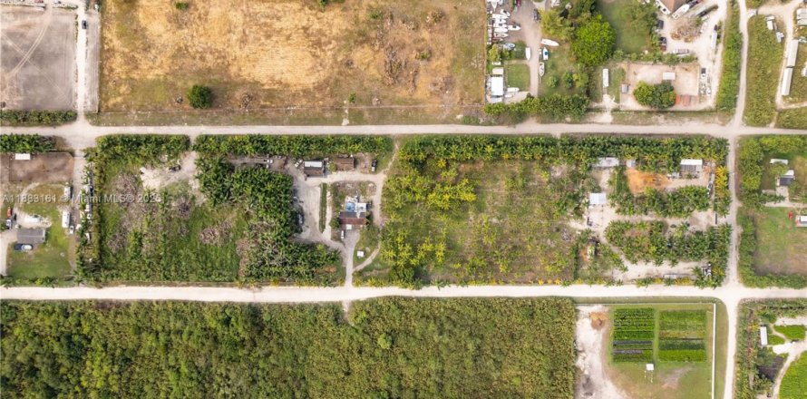 Propiedad comercial en Miami, Florida № 1930455