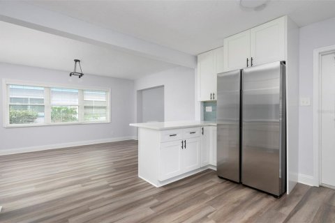 Villa ou maison à vendre à Saint Petersburg, Floride: 3 chambres, 146.79 m2 № 2306531 - photo 6