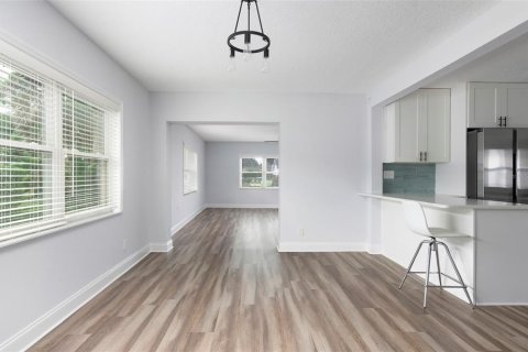 Villa ou maison à vendre à Saint Petersburg, Floride: 3 chambres, 146.79 m2 № 2306531 - photo 8