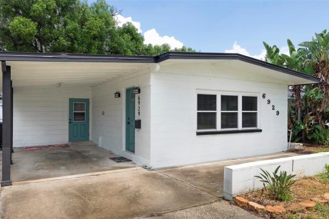 House in Saint Petersburg, Florida 3 bedrooms, 146.79 sq.m. № 2306531
