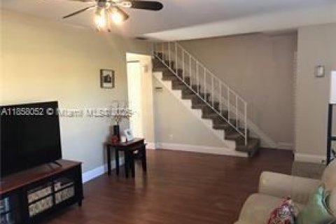 Снять в аренду таунхаус в Дейви, Флорида 2 спальни, 133.78м2, № 1882254 - фото 7