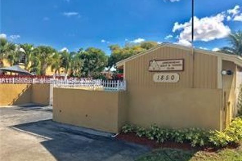 Снять в аренду таунхаус в Дейви, Флорида 2 спальни, 133.78м2, № 1882254 - фото 19