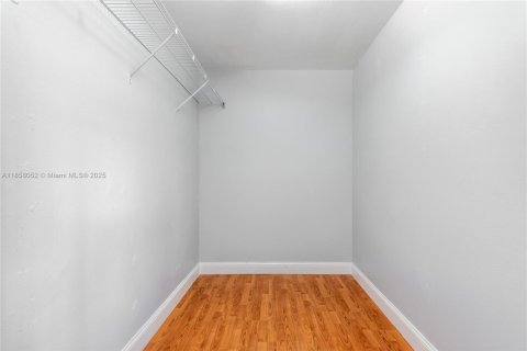 Снять в аренду таунхаус в Дейви, Флорида 2 спальни, 133.78м2, № 1882254 - фото 22