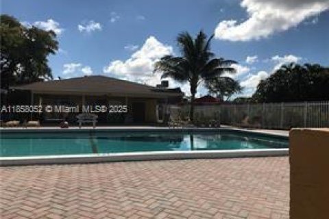 Снять в аренду таунхаус в Дейви, Флорида 2 спальни, 133.78м2, № 1882254 - фото 18